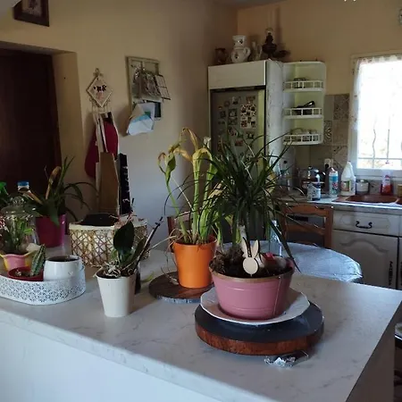 Homestay D Hotes En Provence, Au Pied Du Luberon, Les Coquelicots *