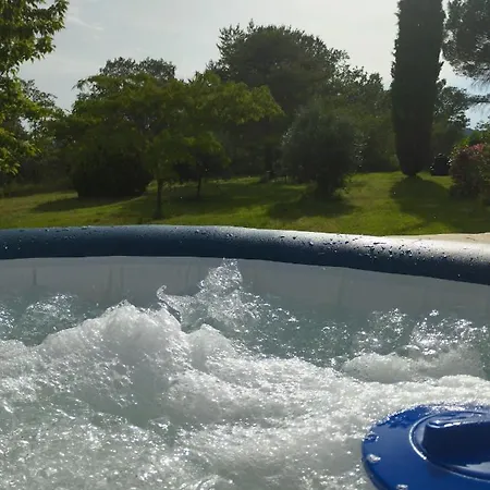 Homestay D Hotes En Provence, Au Pied Du Luberon, Les Coquelicots