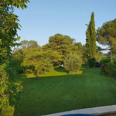 Homestay D Hotes En Provence, Au Pied Du Luberon, Les Coquelicots